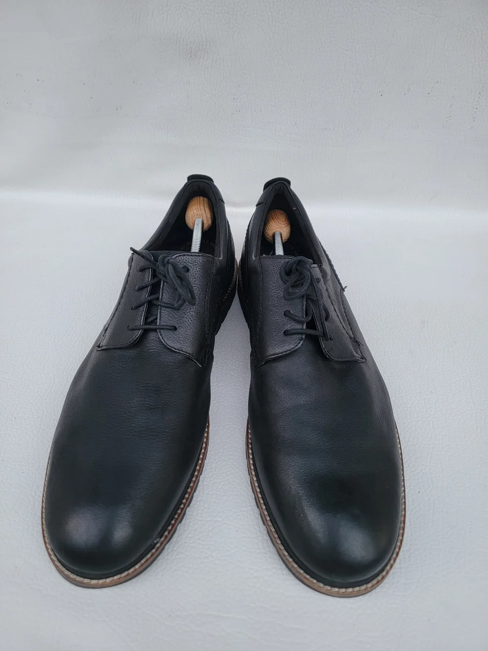 Rockport Black Leather Lace-Up Oxfords with Contrast Welt